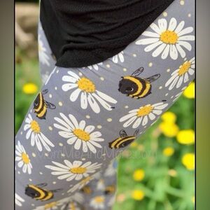 OS/Plus/XPlus NEW Womens Bee Leggings